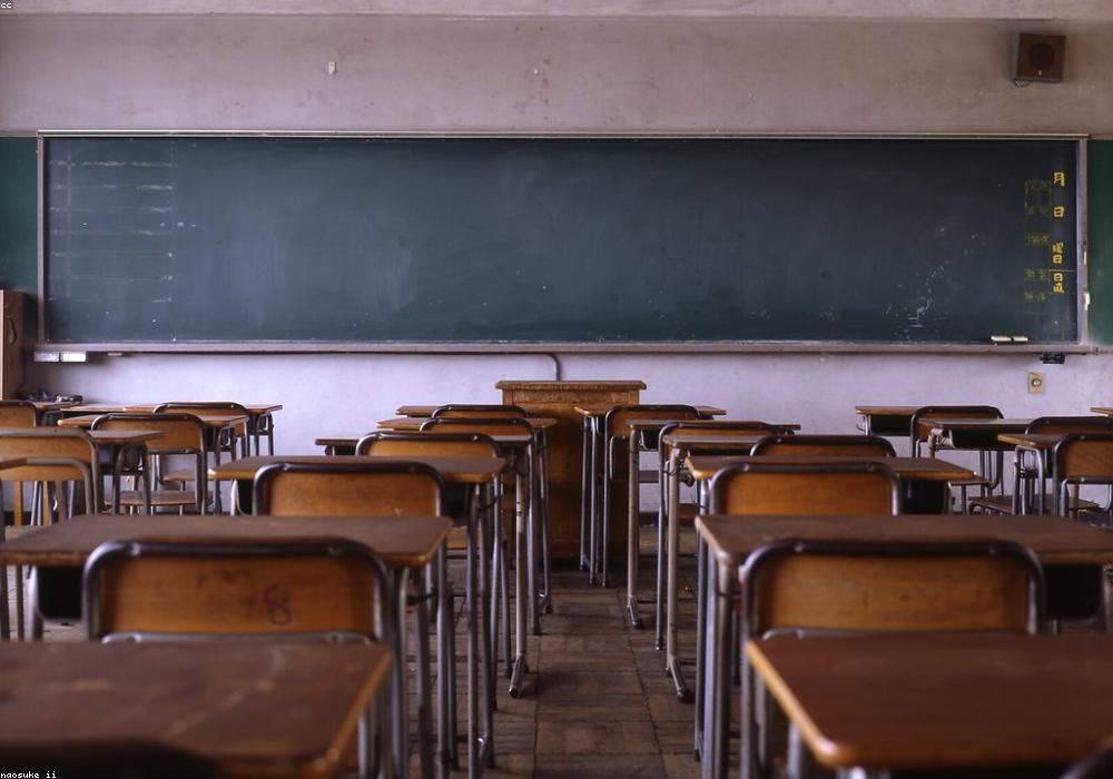 日本の学校の教室と黒板